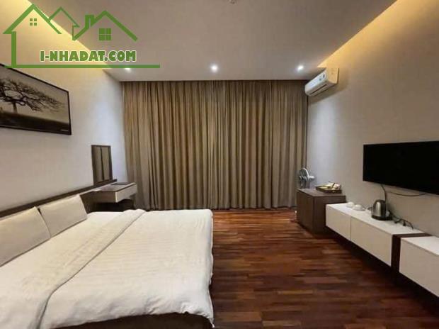 Bán nhà phố Phạm Tuấn Tài, Cầu Giấy DT56mx7TxMT5m giá 26 tỷ phân lô, vị trí nổi nhất phố.