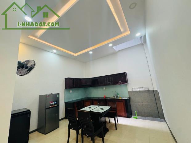 Cho Thuê Nhà đẹp Nguyên Căn đường Bắc Sơn cách biển 30m.  làm vp spa... giá chỉ 12 triệu - 5