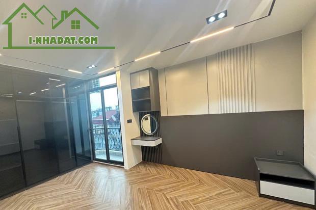 HOA HẬU HỒNG TIẾN 40M, 8T, MT4M, THANG MÁY, 10M RA Ô TÔ TRÁNH, 20M RA PHỐ HỒNG TIẾN.