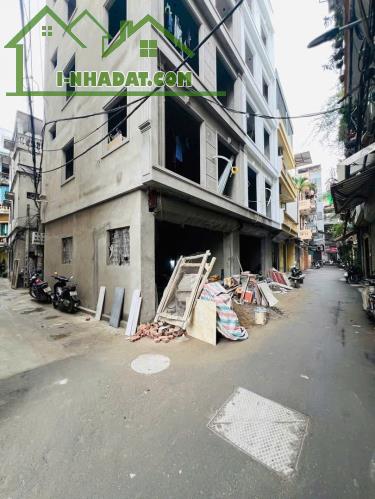 Bán nhà Hoàng Quốc VIệt - view hồ - ô tô vào nhà - 1