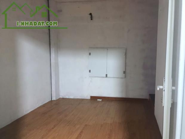 Cho thuê nhà Phố Vĩnh Hưng, OKE đóng 1 cọc 1, 37m2 x 2 tầng, 2 ngủ, 7 triệu (có thương - 1