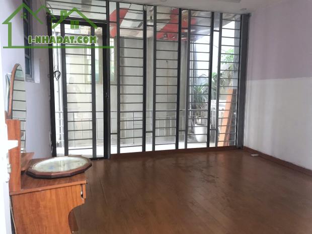 Cho thuê nhà Phố Vĩnh Hưng, OKE đóng 1 cọc 1, 37m2 x 2 tầng, 2 ngủ, 7 triệu (có thương - 3