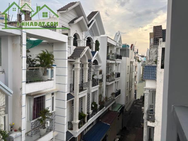 HIẾM ĐẸP RẺ Bán nhà gần chợ hạnh thông tây Gò vấp HXH 172m2 4 tầng khu VIP