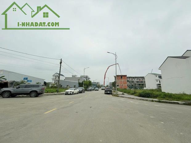 📢📢📢Đất đẹp KQH Hoàng Quốc Việt - Kẹp Mương 3 mặt thoáng. Sau lưng toà án tỉnh