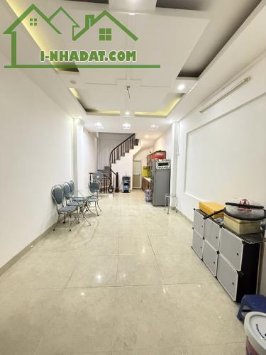 Bán nhà Triều Khúc 30m² x 5 tầng, lô góc 2 thoáng, cách ô tô 10m, giá 6 tỷ