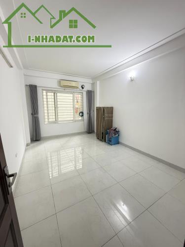 Bán nhà Triều Khúc 30m² x 5 tầng, lô góc 2 thoáng, cách ô tô 10m, giá 6 tỷ - 5