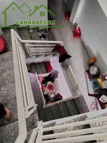 Bán 2 căn nhà xây riêng biệt ( theo bản vẽ). Mỗi căn 3 tầng, dt 77m giá 3 tỷ 500 - 3