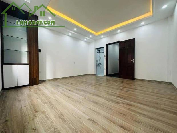 Mua nhà trong ngõ 147 Triều Khúc, 5 tầng, lô góc thoáng sáng, gần ô tô – giá chỉ 6 tỷ - 3