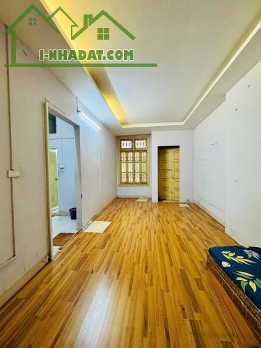 Duy nhất 1 nhà Huỳnh Thúc Kháng ô tô tránh 6m ra phố 4T 40m2 MT 5.2m cho thuê 30tr/tháng - 3