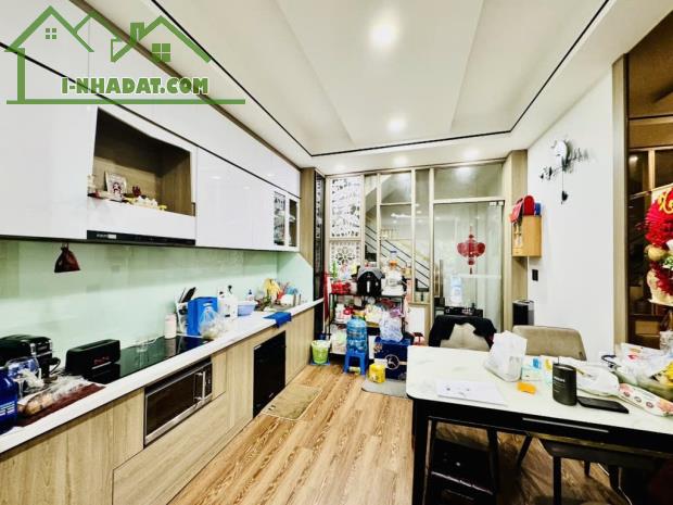 Bán nhà Trường Sa, P2, Phú Nhuận, vị trí đẹp 5 tầng gần pxl, giá 8,9 tỉ - 1