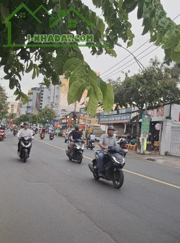 BÁN NHÀ KHU VIP TRƯỜNG THỌ – HẺM XE HƠI VÀO TẬN NHÀ GẦN GA METRO – NỞ HẬU TÀI LỘC – CHỈ NH
