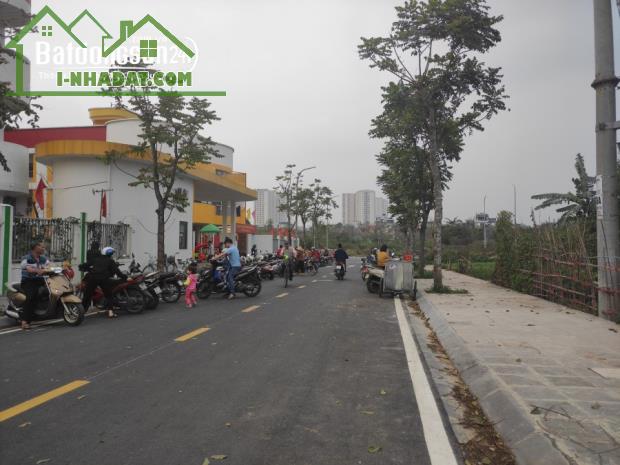 MẶT PHỐ BÁT KHỐI-MẶT NGÕ-LÔ GÓC-TRONG ĐÊ-95M 15xTỶ-MẶT TIỀN RỘNG-GIÁ TỐT-ĐẦU TƯ