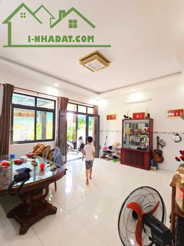Kinh Khủng Khiếp, Bán Nhà Dt 201m2, ngang 6, Mặt Tiền, Quận 9, Giá chỉ 2.96ty - 3