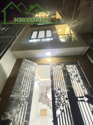 5.85 tỷ nhà Ngọc hồi, Thanh Trì, 50m2 xây 4 tầng , ô tô tới của - ô chờ thang máy.