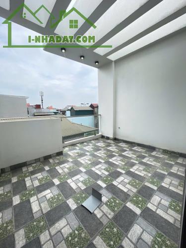5.85 tỷ nhà Ngọc hồi, Thanh Trì, 50m2 xây 4 tầng , ô tô tới của - ô chờ thang máy. - 5