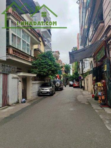 Sốc! Nhà đẹp phố Lạc Long Quân – Gần Cầu Giấy, tiện ích ngập tràn – Chỉ nhỉnh