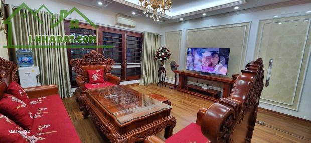 BÁN NHÀ 57M, MẶT TIỀN 5.5M, PHÂN LÔ, GARA Ô TÔ, SÁT PHỐ,NỘI THẤT XỊN,Ở NGAY PHỐ TRUNG KÍNH