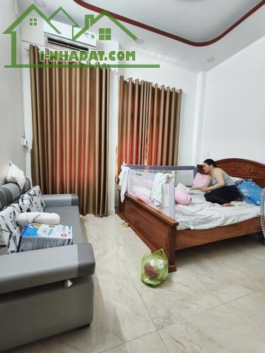 Gấp Bán nhà ngay chợ Bình Thành hẻm nhựa 6m xe hơi vào nhà 56m2-4 Tầng 5tỷ 1 - 2