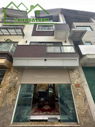 Nhà Cầu Giấy Gara ô tô, 7 chỗ qua nhà quay đầu;  2 thoáng 52m nhỉnh 13 tỷ