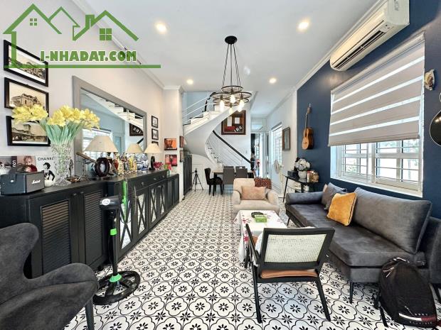MẶT TIỀN HOA LAN, P2, PHÚ NHUẬN - LÔ GÓC 2 MẶT TIỀN VIP - 4 TẦNG - 32.5 TỶ - 3