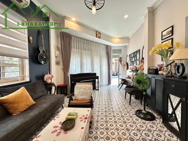 MẶT TIỀN HOA LAN, P2, PHÚ NHUẬN - LÔ GÓC 2 MẶT TIỀN VIP - 4 TẦNG - 32.5 TỶ - 4