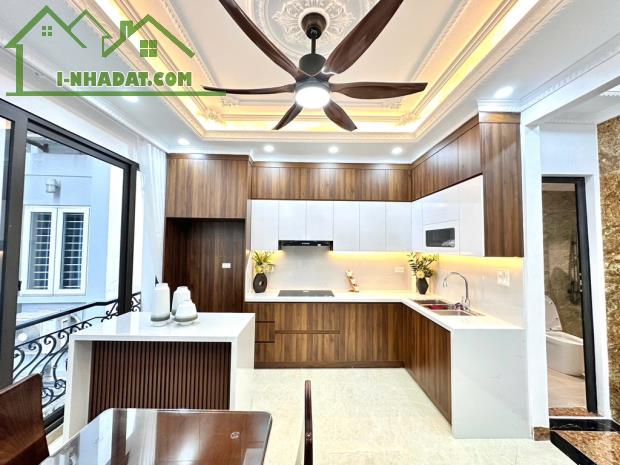 NHÀ ĐẸP THANG MÁY, CHỦ TẶNG NỘI THẤT,  TRUNG TÂM CẦU GIẤY. - 2