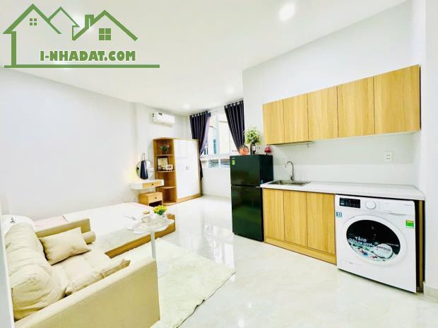 Căn hộ rộng 35m2 cửa sổ trời full nội thất ở Hoàng Hoa Thám giáp Q1 ở Bình Thạnh