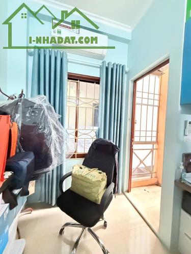 Nhà  thoáng- gần oto-Tôn Thất Tùng 35m x4T -  ở ,cho thuê-Giá 8.2  tỷ   LH 0962159705