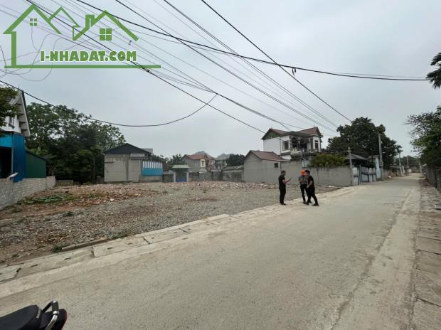 LÔ GÓC 3 MẶT TIỀN 657M LÀN 2 QUỐC LỘ 21A - NHỈNH 10TR/M - 1