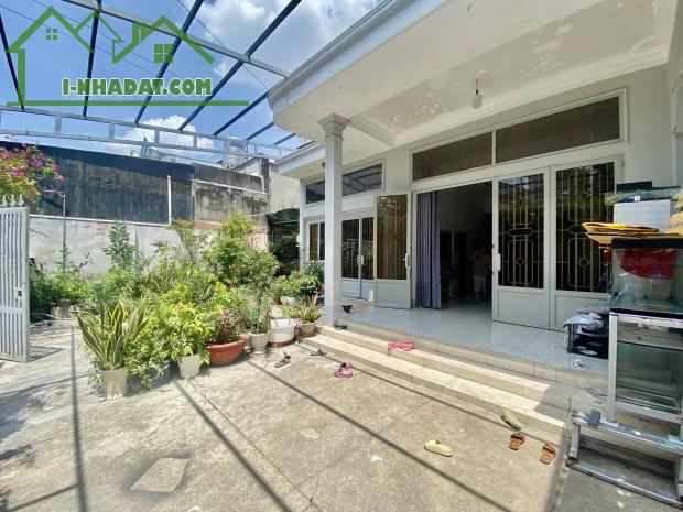 Bán Nhà Lê Thị Lơ ,220m2, ngang đẹp 10m, Hẻm xe hơi 5m, xe hơi ngủ trong nhà.