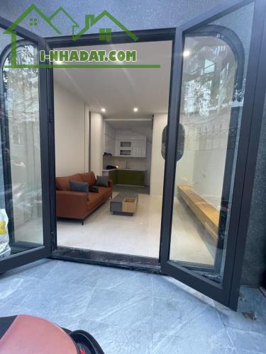 Bán nhà ngõ 639 Hoàng Hoa Thám, diện tích 32m x 6 tầng, mặt tiền 3.8m, giá 7,69 tỷ(