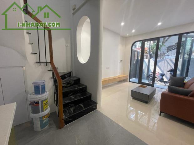 Bán nhà ngõ 639 Hoàng Hoa Thám, diện tích 32m x 6 tầng, mặt tiền 3.8m, giá 7,69 tỷ( - 1