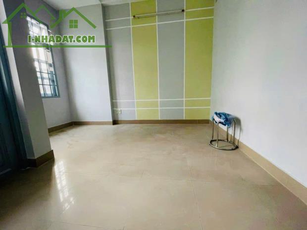 NGAY CHỢ PHẠM VĂN BẠCH - Ô TÔ ĐỖ CỬA - DT 4M x 20M - 4 TẦNG KIÊN CỐ - SÂN THƯỢNG TRƯỚC SAU - 5