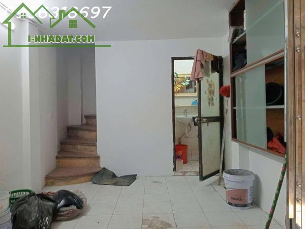 Cho thuê nhà trong ngõ rộng phố Phúc Tân, Phường Phuc Tân, Quận Hoàn Kiếm, Hà Nội