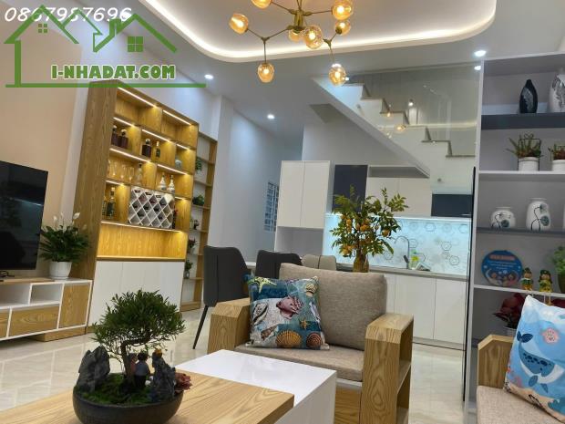 BÁN NHÀ GÓC 2 MẶT TIỀN ĐƯỜNG CHÍ LINH – PHƯỚC HÒA, NHA TRANG – NHÀ ĐẸP FULL NỘI THẤT - 1