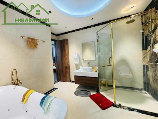 BÁN TÒA NHÀ 9 TẦNG CAO CẤP ,DÒNG TIỀN ,1,2 TỶ /NĂM 380 M2-9 T - MT 9 M - 600 TỶ - 1