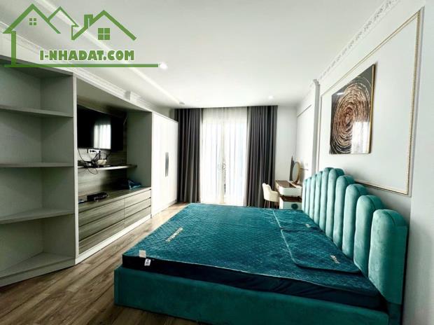 BÁN TÒA NHÀ 9 TẦNG CAO CẤP ,DÒNG TIỀN ,1,2 TỶ /NĂM 380 M2-9 T - MT 9 M - 600 TỶ - 2