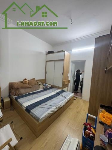 BÁN TÒA NHÀ 9 TẦNG CAO CẤP ,DÒNG TIỀN ,1,2 TỶ /NĂM 380 M2-9 T - MT 9 M - 600 TỶ - 3
