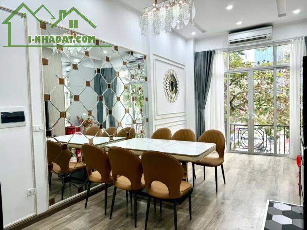 BÁN TÒA NHÀ 9 TẦNG CAO CẤP ,DÒNG TIỀN ,1,2 TỶ /NĂM 380 M2-9 T - MT 9 M - 600 TỶ - 5