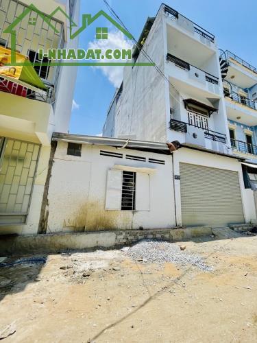 CHỈ 7 ĐỒNG 💰 – NHÀ 2 MẶT TIỀN XE HƠI – QUẬN 7 – VỊ TRÍ ĐẸP KHÓ TÌM! - 1