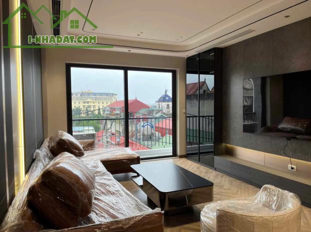 Nhà  đẹp , 40m,MT4m,  còn mới giá hơn 6 tỷ,ngõ rộng tại Ngọc Thuỵ