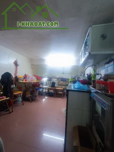 Cho thuê nhà Phố Giải Phóng 4 tầng x 30m2, 2 ngủ, 9 Triệu ở gđ, nhóm đi làm ít người - 1