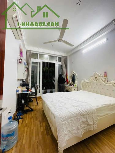 BÁN KHẢN CẤP TÒA NHÀ VCHO THUÊ DÒNG TIỀN ÔN ĐỊNH - CẦU GIẤY - 200 M2-9 T - 150 TỶ - 3