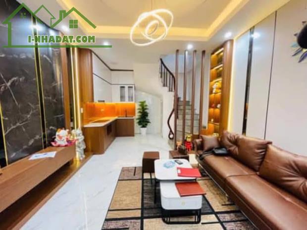 Nhà Đẹp Gần Đường Lĩnh Nam, Hoàng Mai 30m, 5 tầng, mt 4.6m, giá 5.8 tỷ.