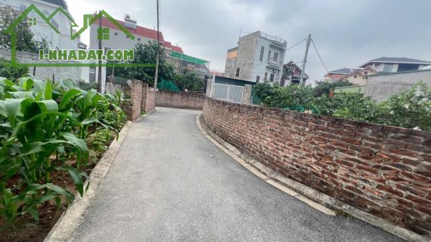 Chính chủ bán lô đất Gia Lâm  DT 50m2 giá 2,35 Tỷ Ô tô đỗ tận cửa.  -