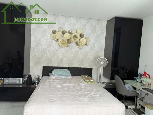 BÁN NHÀ KHU KIỀU ĐÀM - HIM LAM, 6 TẦNG, QUẬN 7
Diện tích: 6.3x14m
Giá: Nhỉnh 16 tỷ - 2