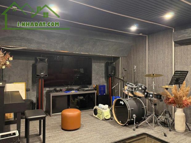 BÁN NHÀ KHU KIỀU ĐÀM - HIM LAM, 6 TẦNG, QUẬN 7
Diện tích: 6.3x14m
Giá: Nhỉnh 16 tỷ - 3