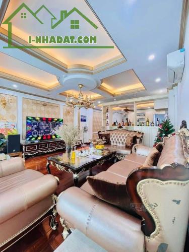BÁN NHÀ PHÂN LÔ, 70M, MT 5M, VỈA HÈ, Ô TÔ TRÁNH, NỘI THẤT XỊN, Ở NGAY PHỐ TRUNG KÍNH TO.