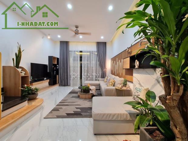 Hàng Siêu VIP Nhà 3 Lầu 60m2 Full Nội Thất Cao Cấp Có Thang Máy- Giá 15 Tỷ
