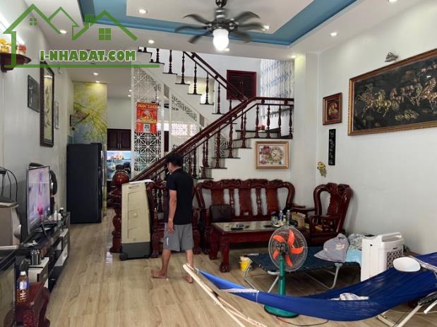 Bán Nhà 3 tầng 62 m2, Ngang 5m, Gần Trung Tâm Thủ Đức, Hẻm Xe Hơi, Full Nội Thất